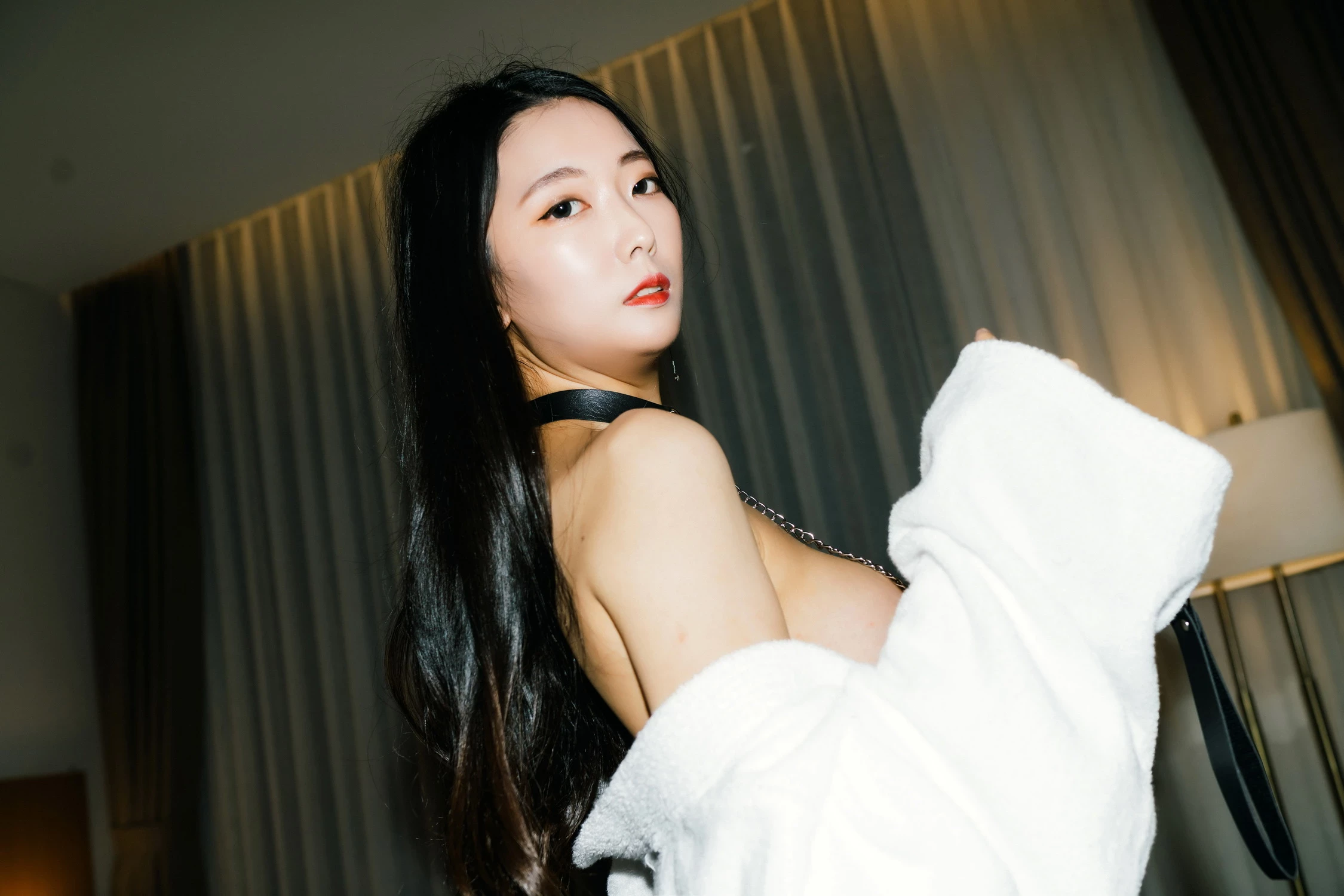 Mona [모나] - BITCH [79P]