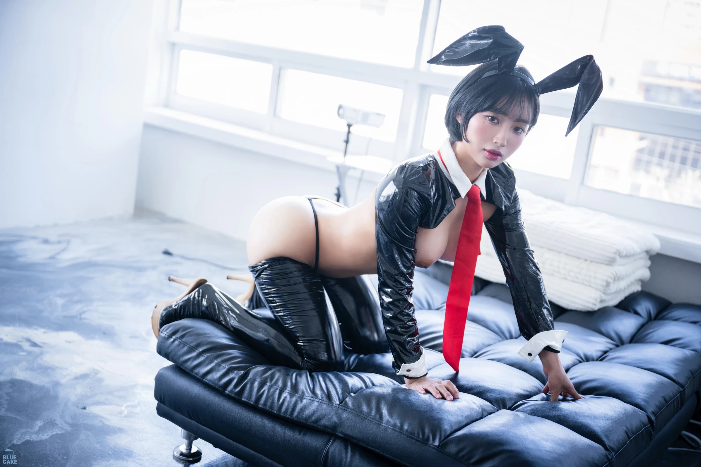 Booty Queen - Rabbit Black RED  [52P]