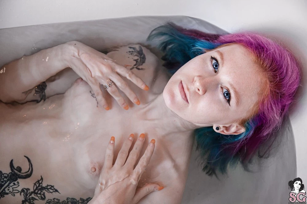 [Suicide Girls] Dolphie - Light Stream