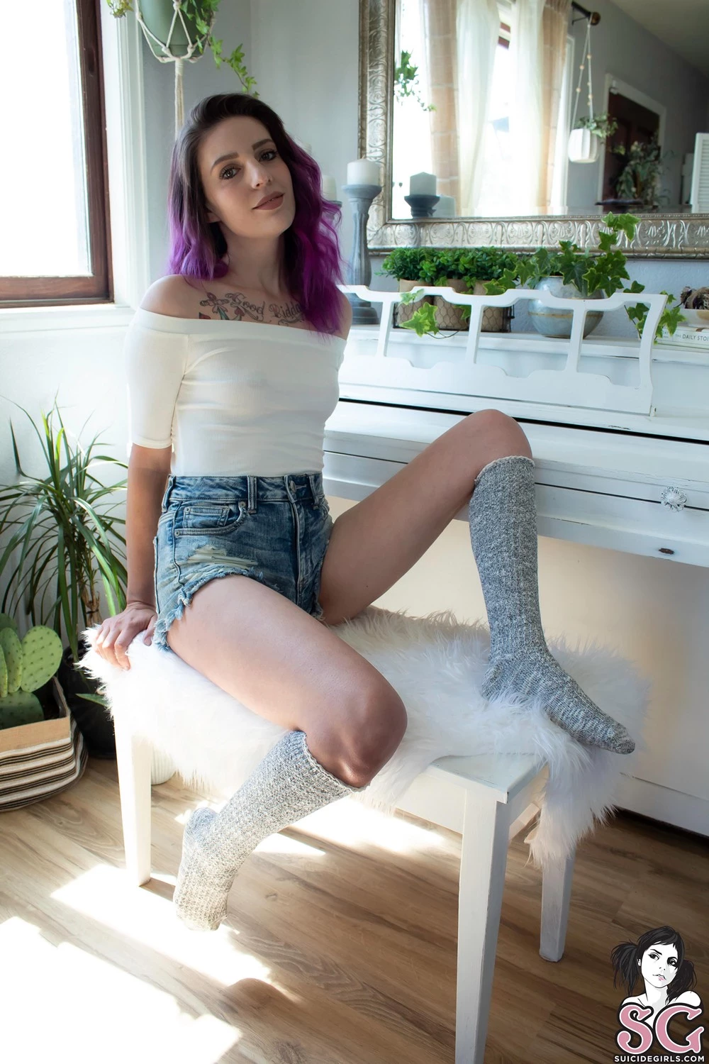 [Suicide Girls] Metalgypsy - White Noise