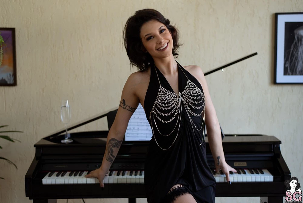 [Suicide Girls] Gweenblack - The Piano Room