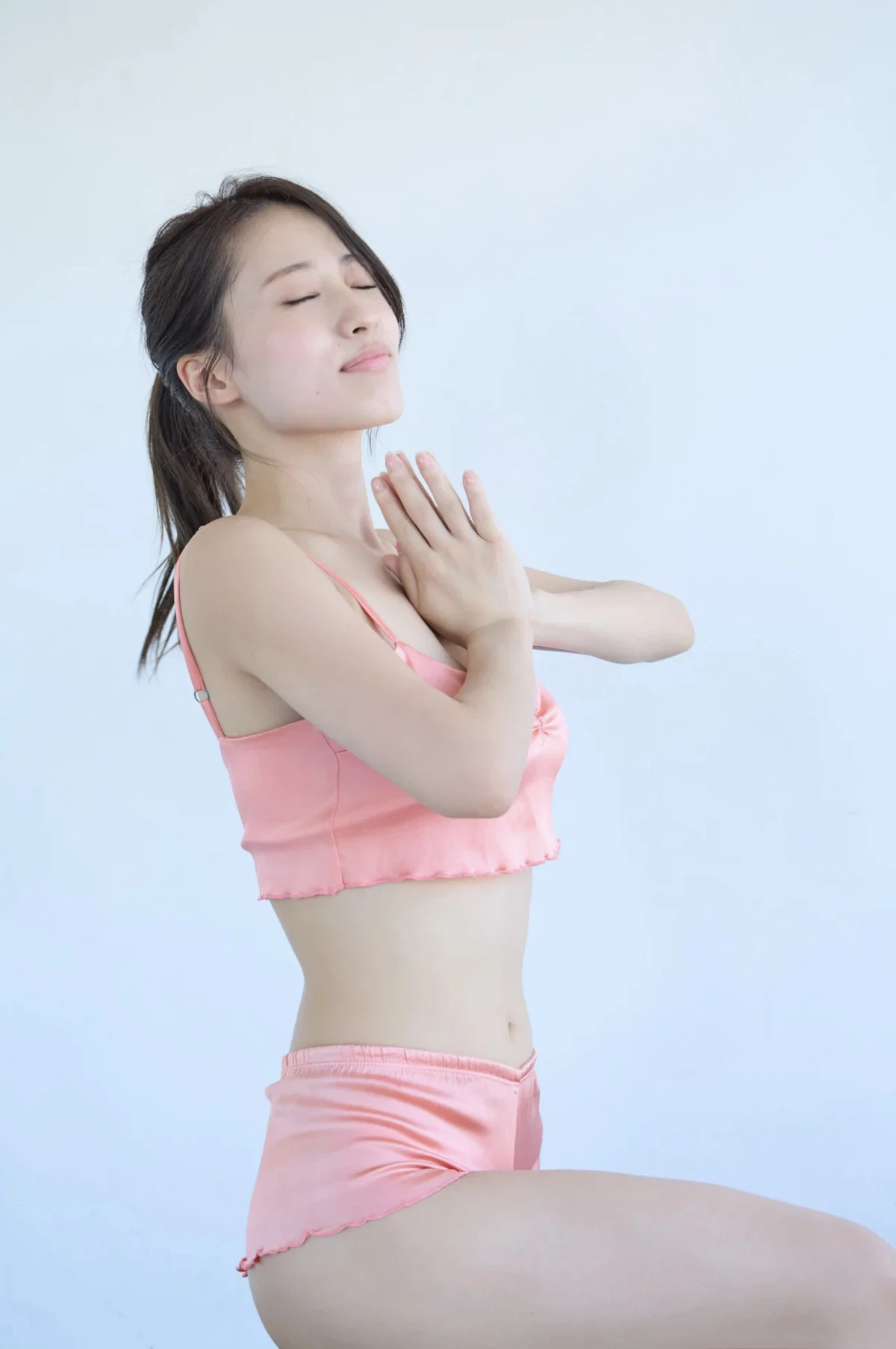 [澄田绫乃] 成熟大姐姊超美巨乳 美尻好养眼 [23P]