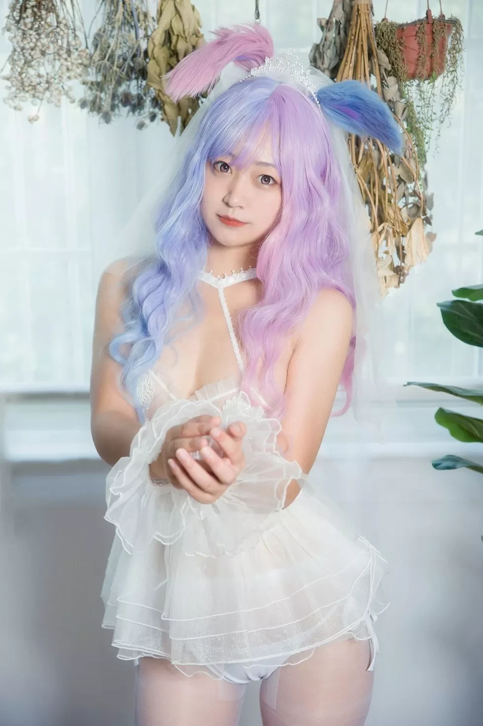 [Cosplay精选]动漫博主大碗排面婚纱兔白丝婚纱秀翘臀美腿诱惑写真23P