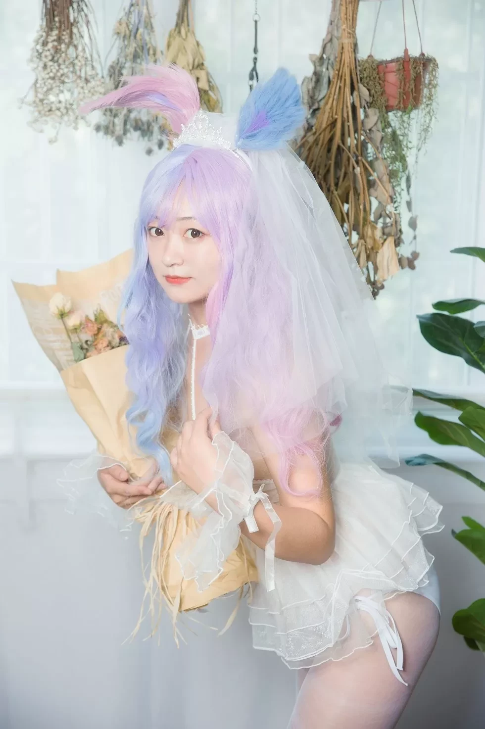 [Cosplay精选]动漫博主大碗排面婚纱兔白丝婚纱秀翘臀美腿诱惑写真23P