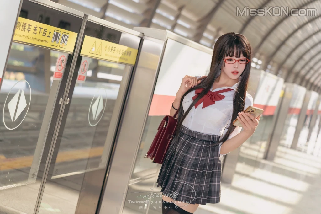 Coser@黏黏团子兔： 电车惊魂& 期待 [72 photos ]