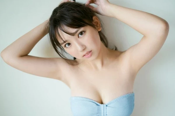 沢口爱华 ミスマガジン16歳爆乳JK 更に大きくなったと思われる迫力のびきにおっぱ...