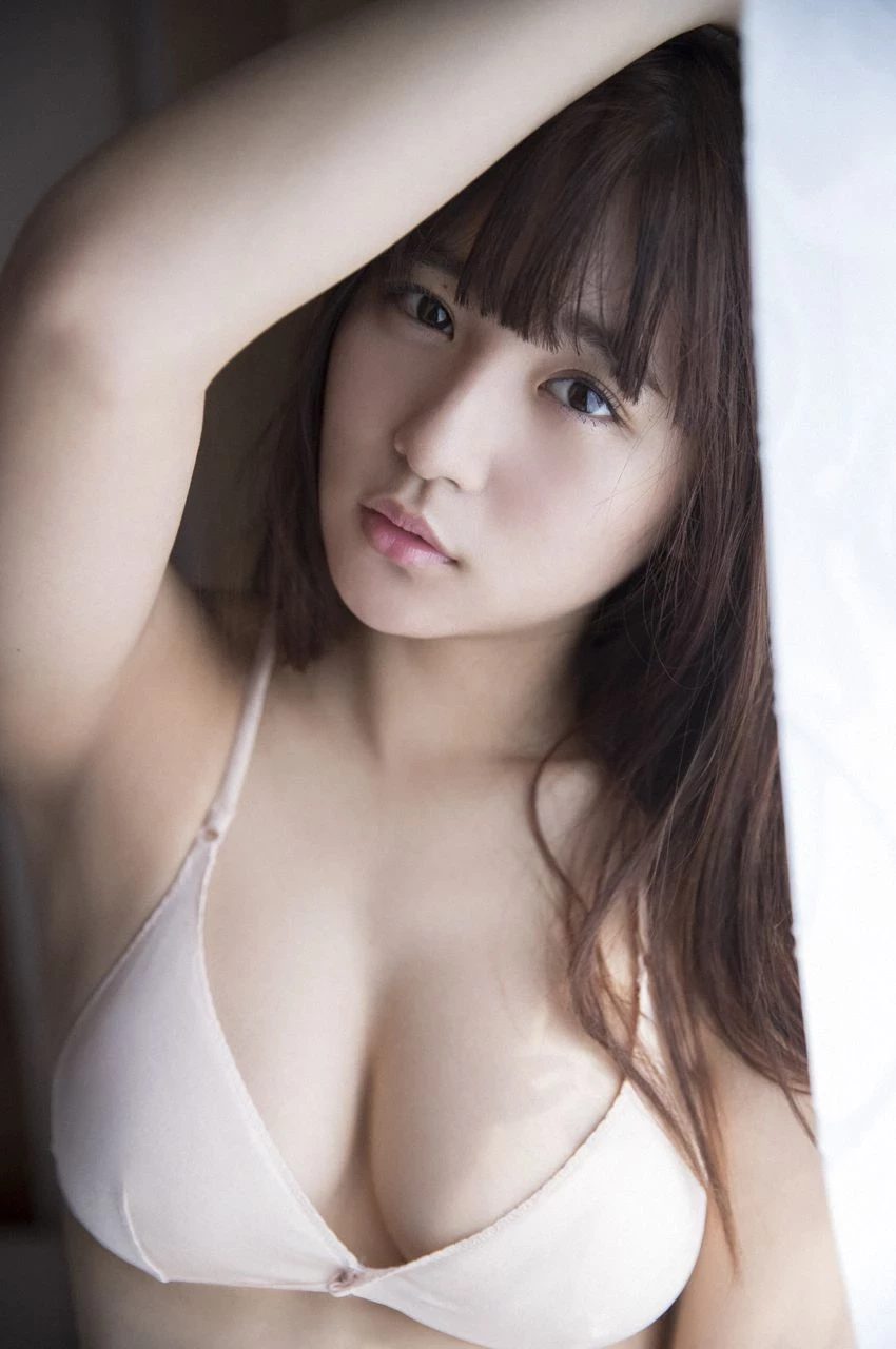 “千年一遇的童颜巨乳”浅川梨奈 火辣入浴照曝光