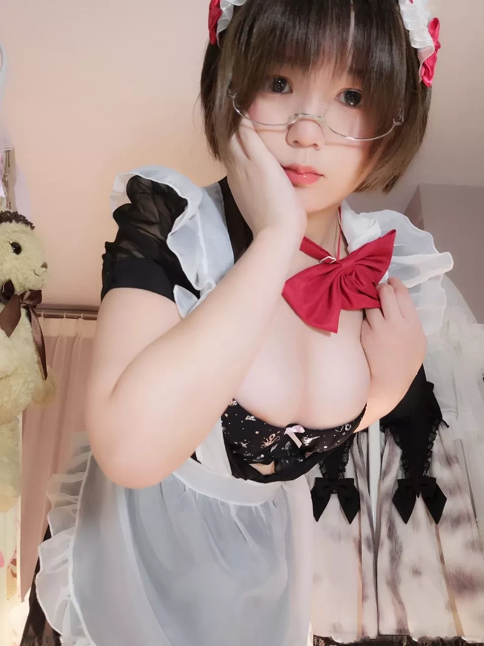 [Cosplay精选]きょう肉肉女仆装半脱露性感内衣秀丰满身材撩人诱惑写真31P