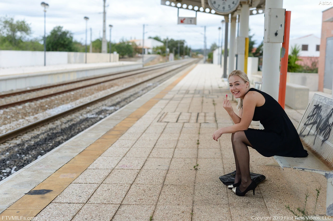 Kinky MILF Aston inserts glasses in her cunt while waiting for a train to come [19P]