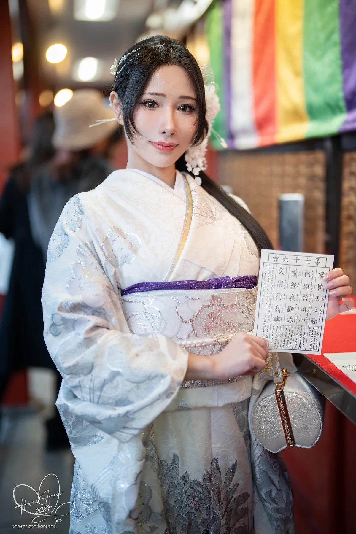 Coser美女雨波_HaneAme新年和服主题寺庙外性感银白色和服秀曼妙身姿迷人诱惑写真32P