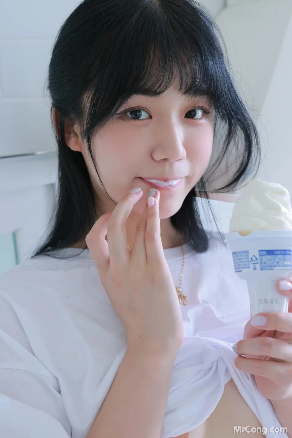 Yui [유이] SWTB Vol.18 CREAM [228P]