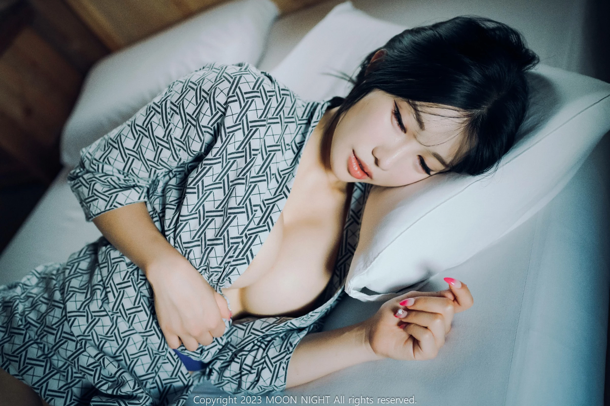 [Moon Night Snap] Yunjin - Digital Photobook [ S.Ver] [84P]