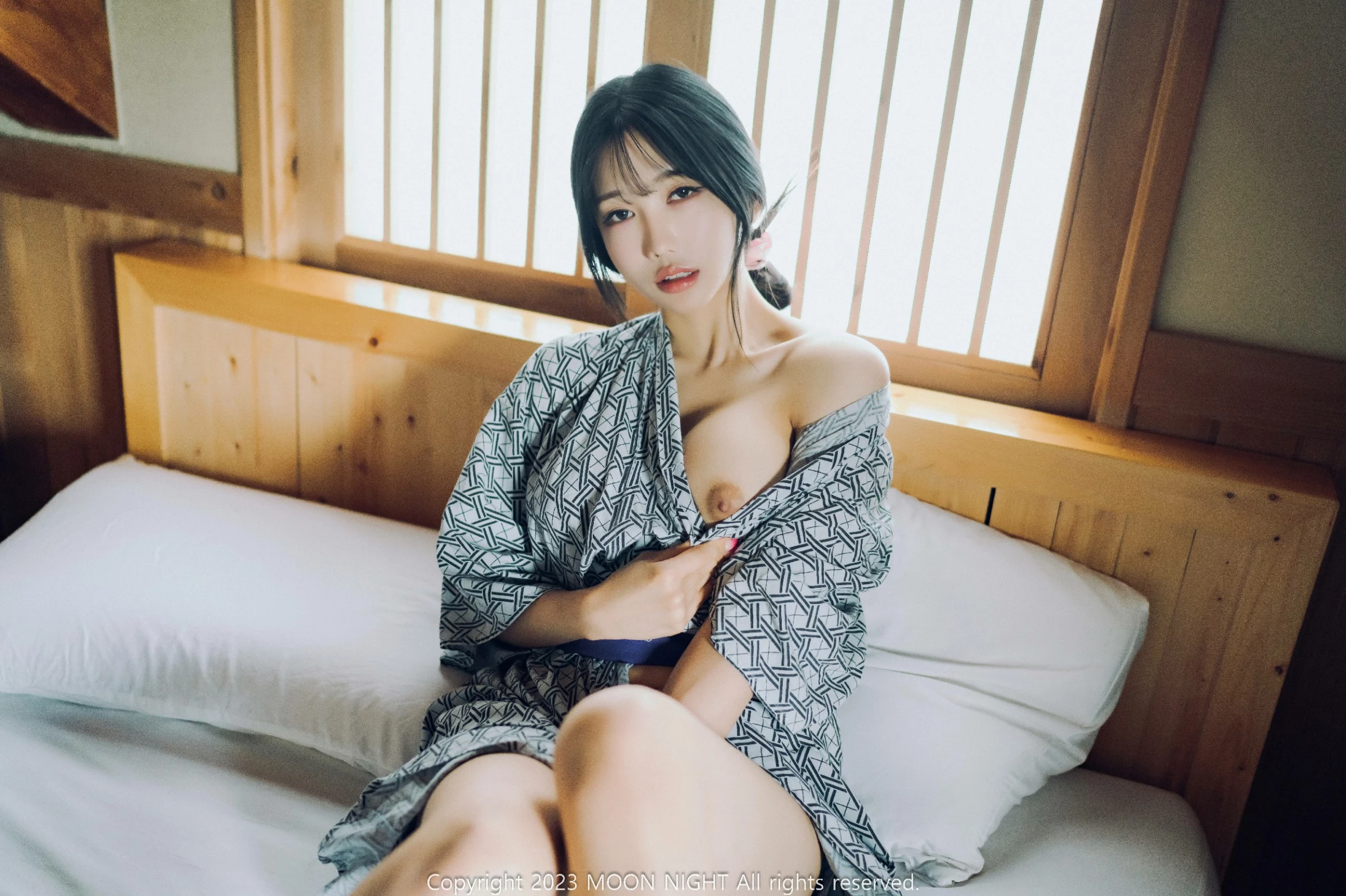 [Moon Night Snap] Yunjin - Digital Photobook [ S.Ver] [84P]