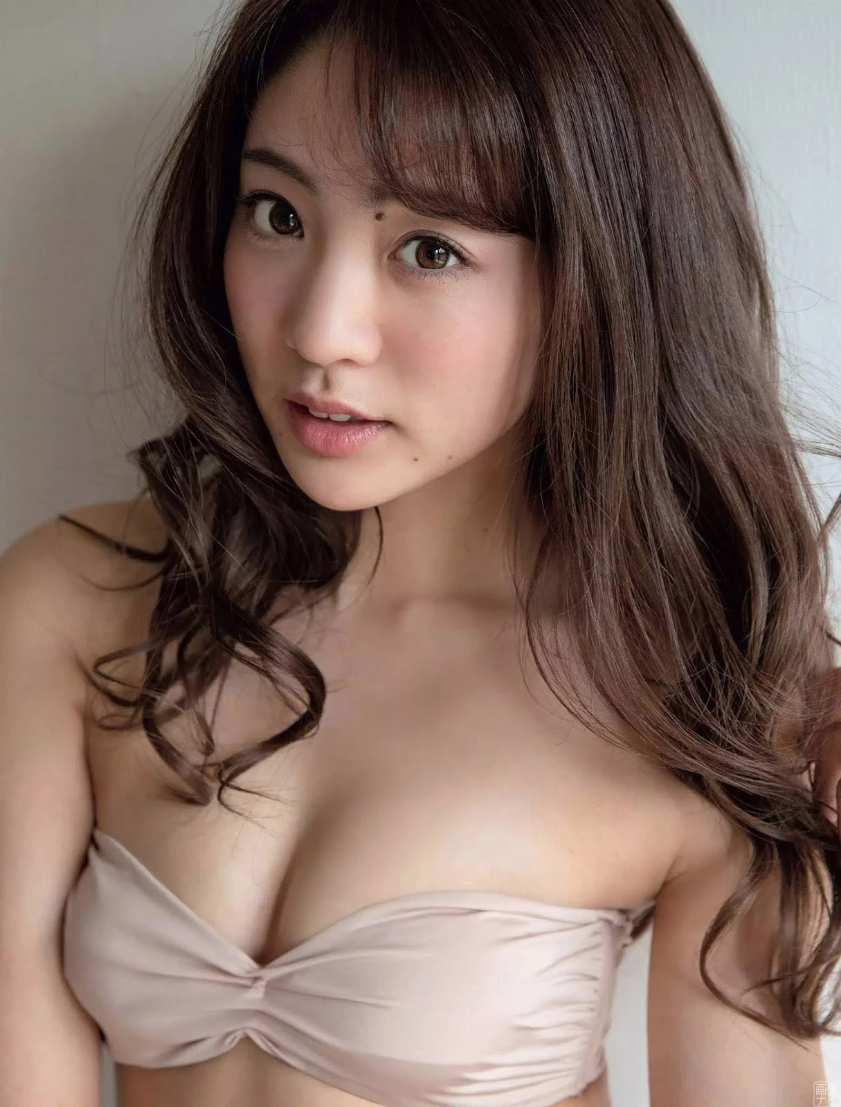 志田友美 アイドル界最高のエロ美脚画像--2019 12 23追加 ここから--