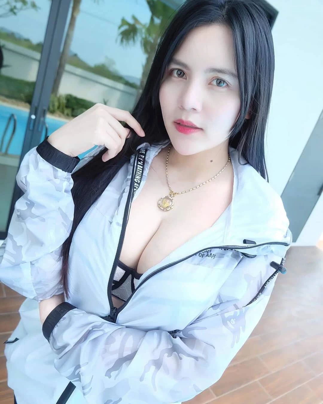 绝美水滴乳拥有S形惹火身材 勾起想征服欲望