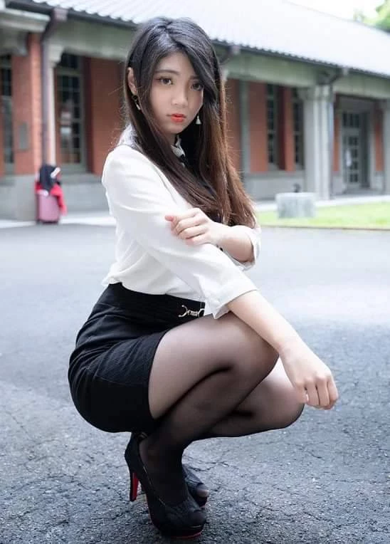 靓妹黑丝袜