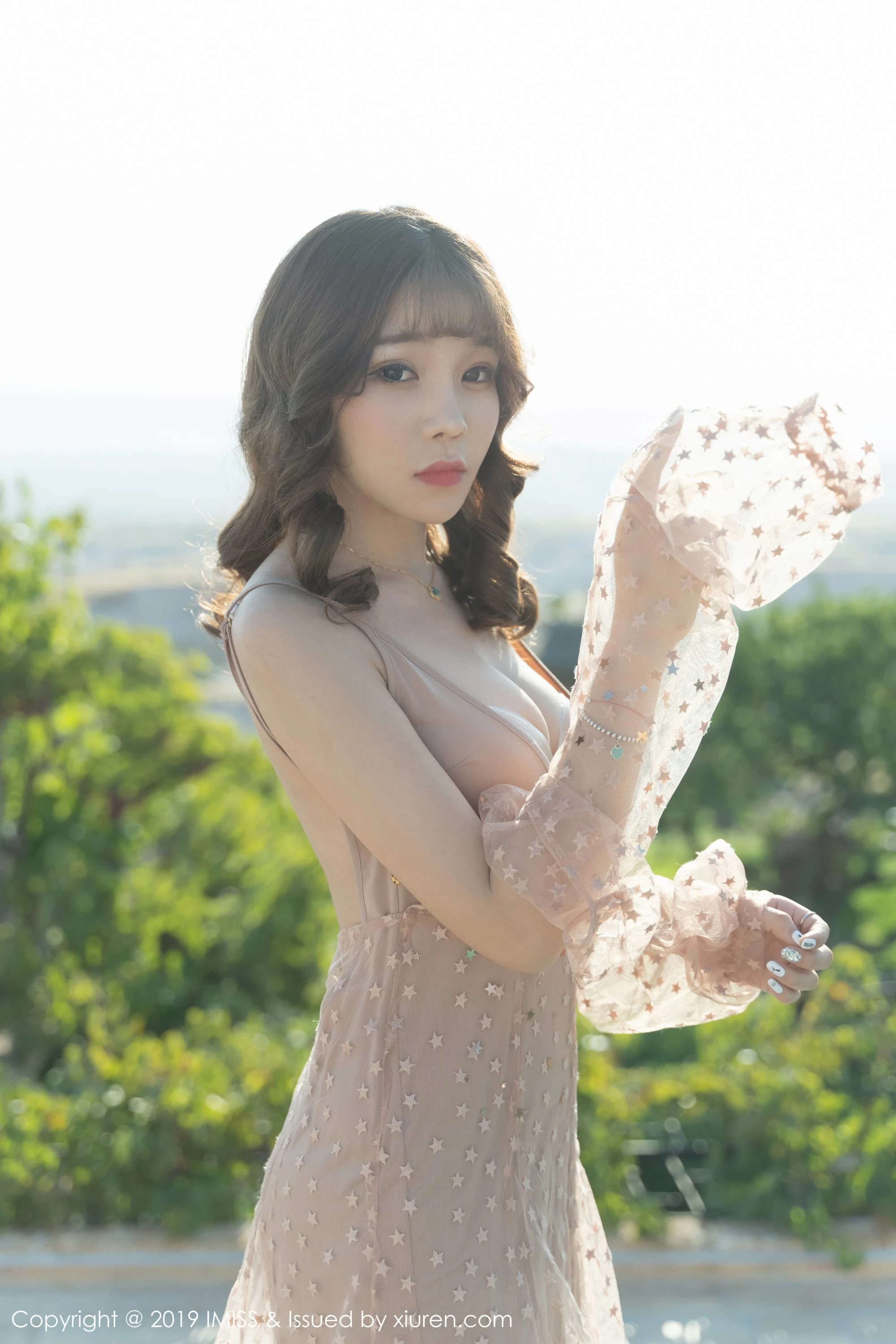 [IMiss爱蜜社系列]2019.10.14 VOL.383 芝芝Booty 完整版无水印写真[40P]