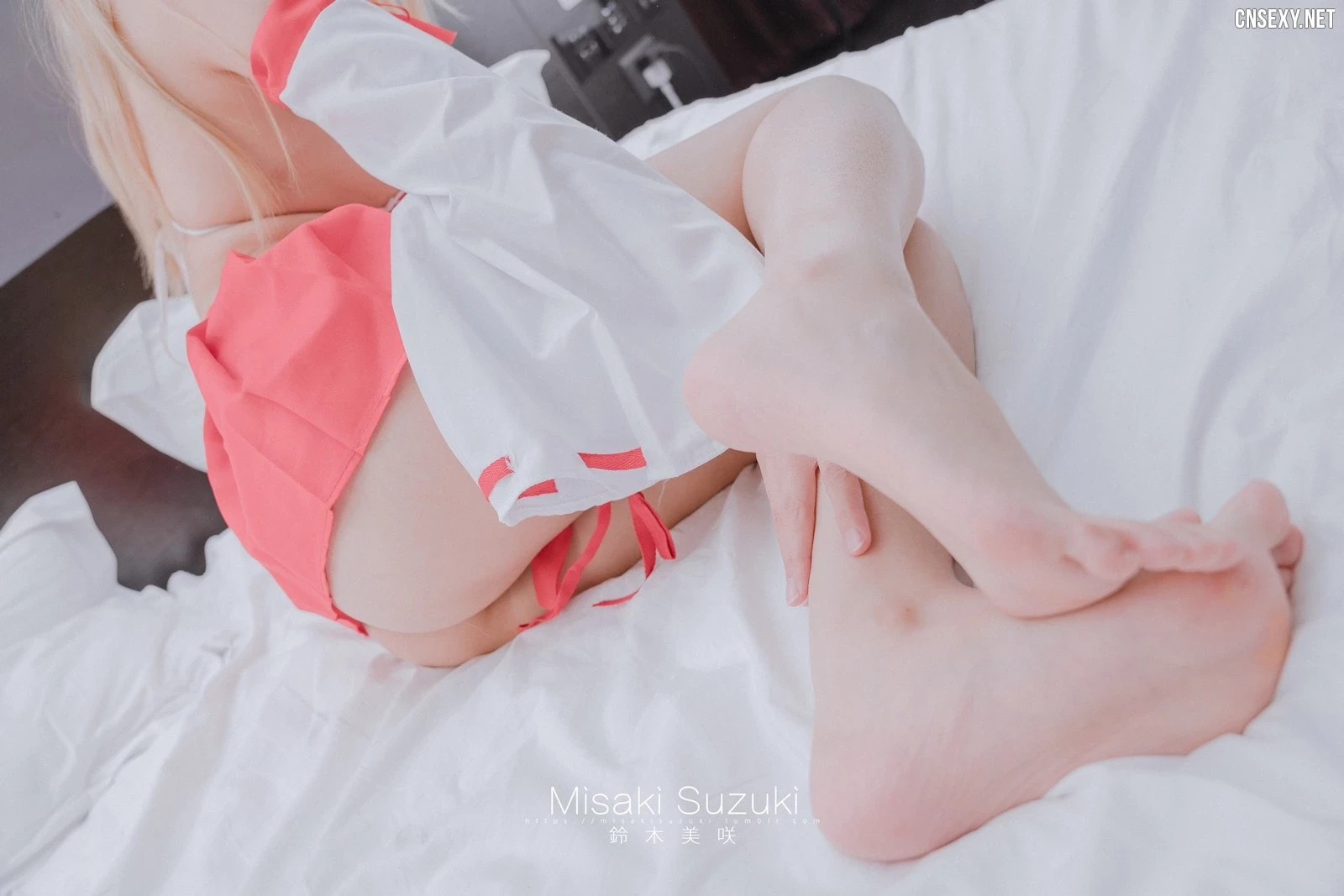 Yuzuki Two Lesbians on the bed [46P]