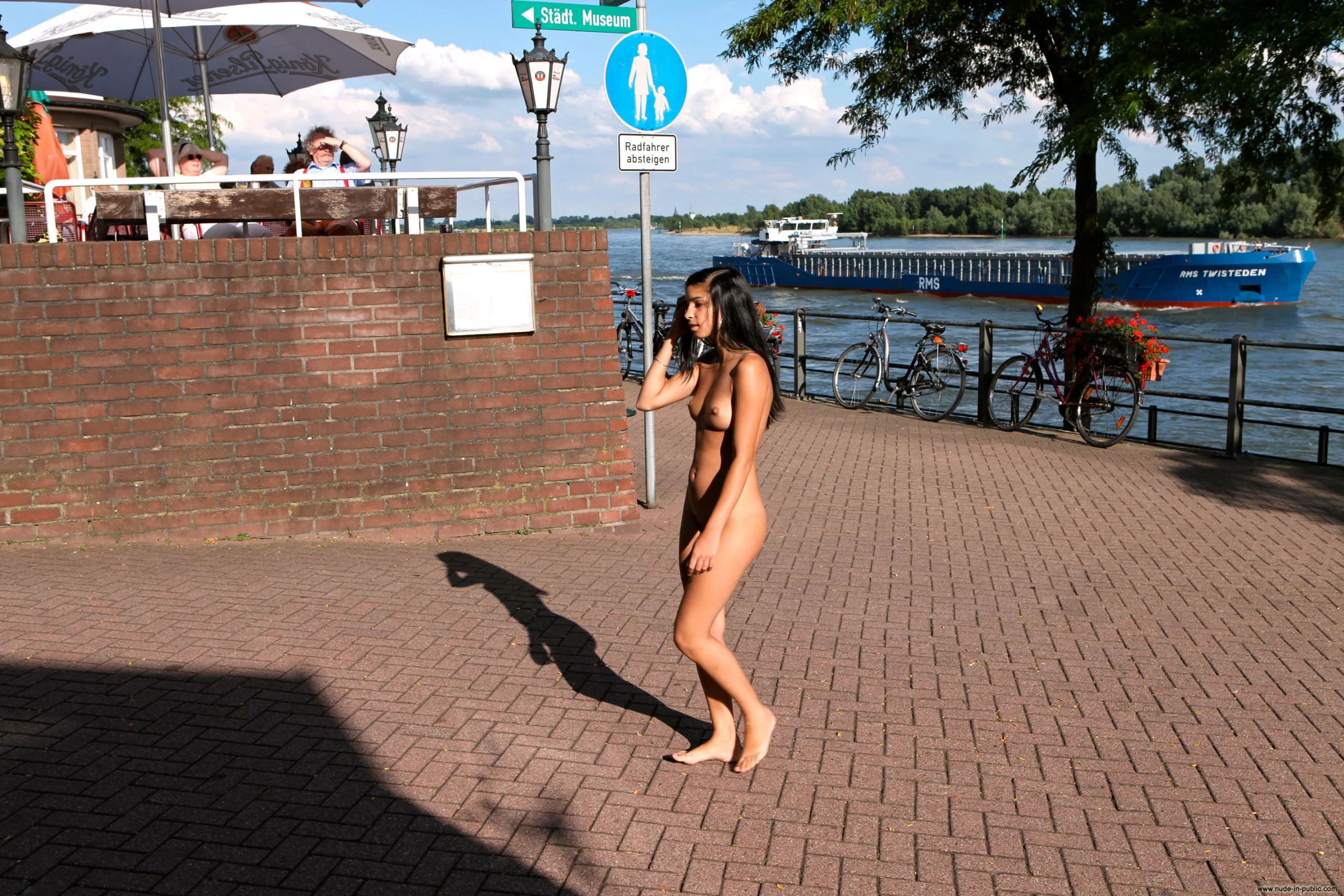 Nika V public nude walk in city [195P]