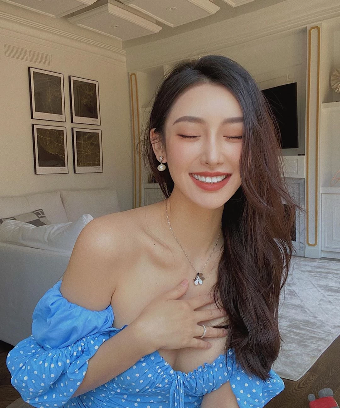 加拿大版“昆凌  Angelababy 成熟体”还会骆驼蹄