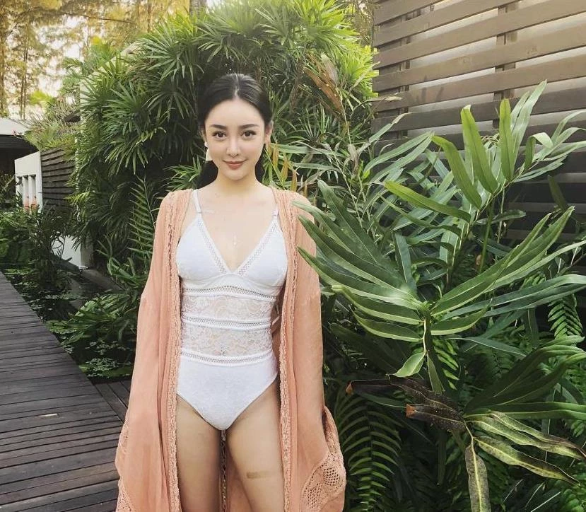 加拿大版“昆凌  Angelababy 成熟体”还会骆驼蹄