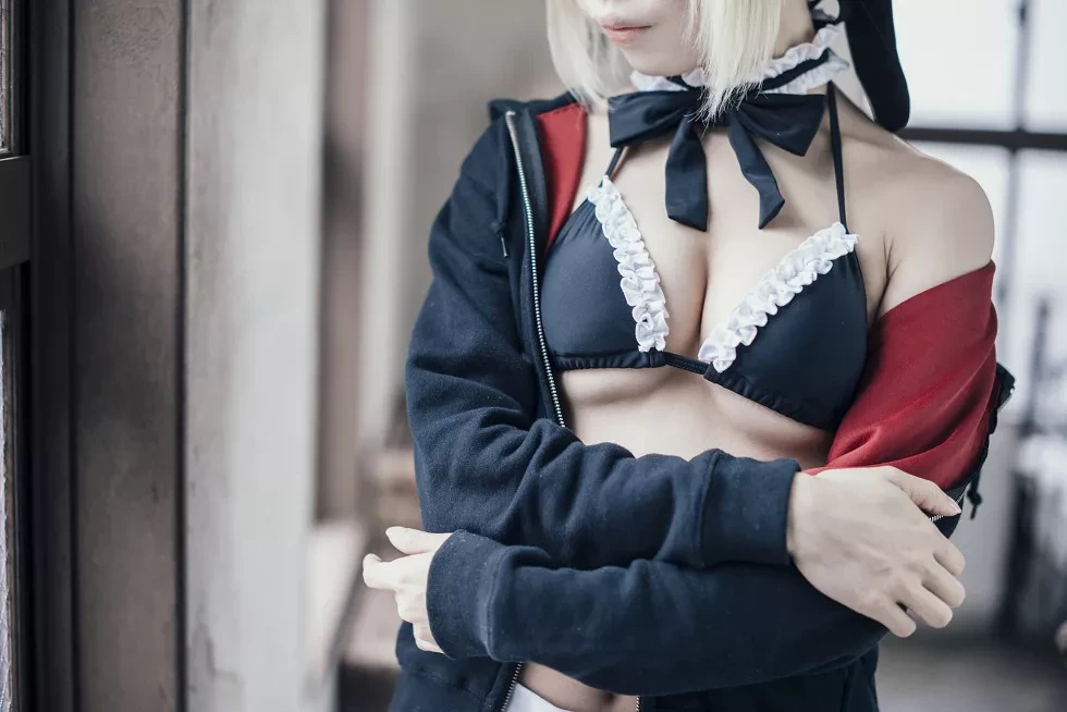 [Cosplay精选]《HeartBreak Morgan》吃雪糕的紧身衣妹子性感写真243P