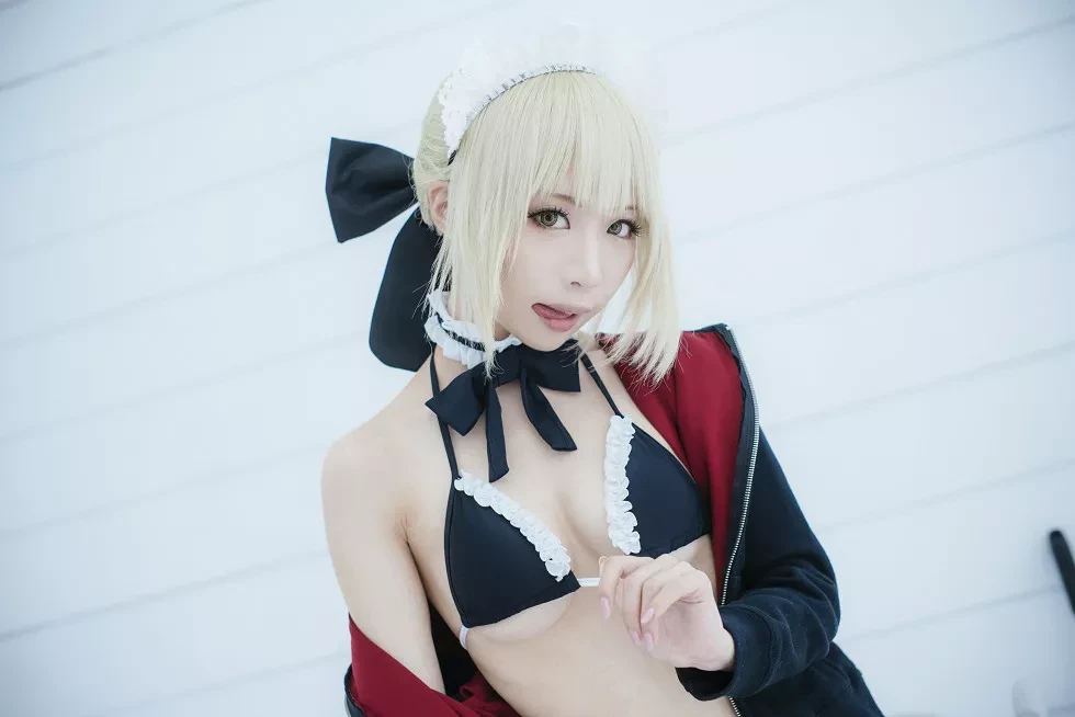 [Cosplay精选]《HeartBreak Morgan》吃雪糕的紧身衣妹子性感写真243P