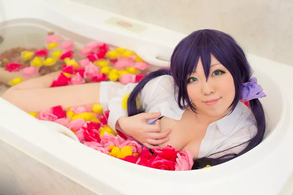 [Cosplay精选]COS正片《は紫や》图集丰满美少女粉红薄纱裙秀豪乳写真200P