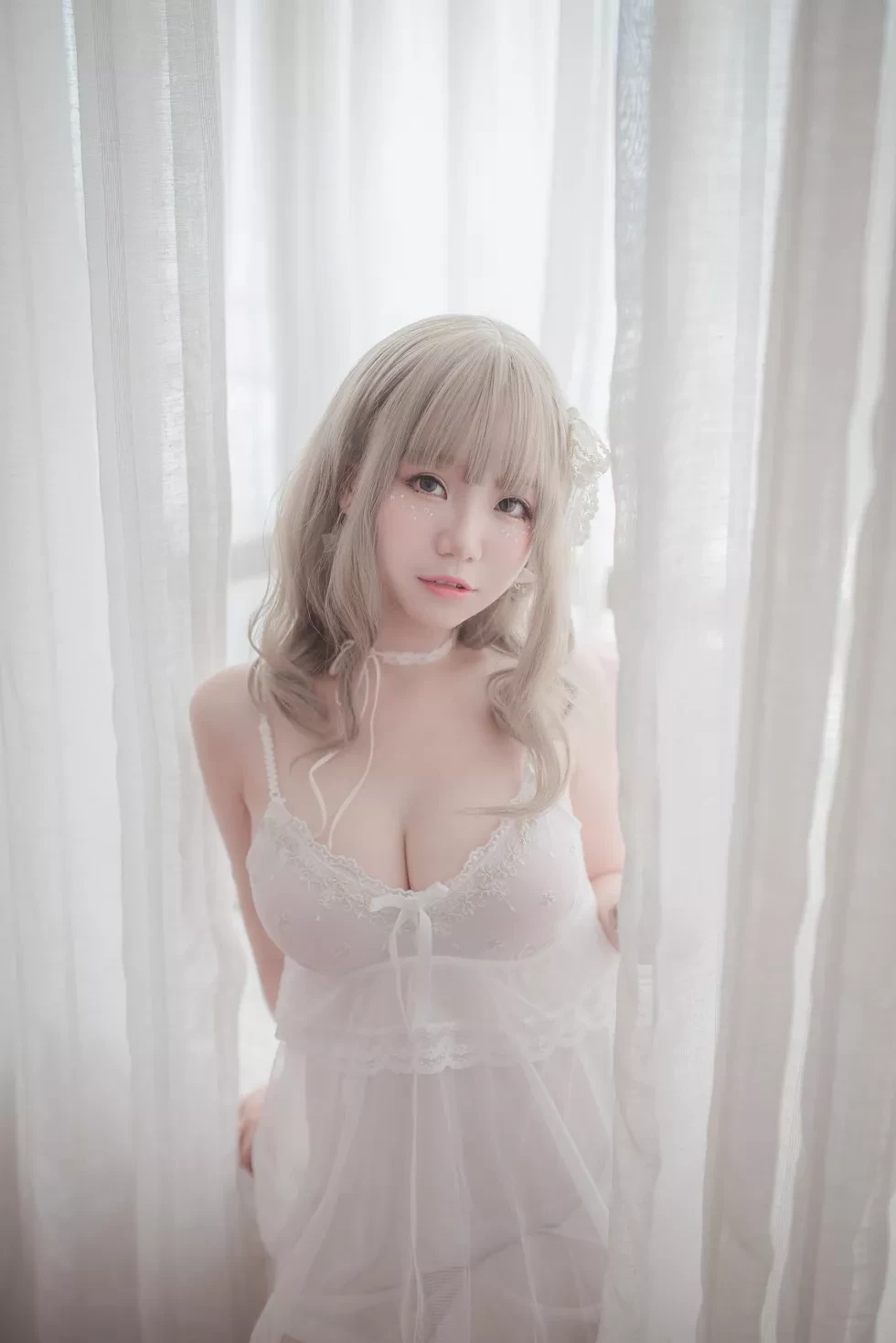 [Cosplay精选]Yoko宅夏Cos私房白色丝质连衣裙透视秀豪乳极致诱惑写真26P