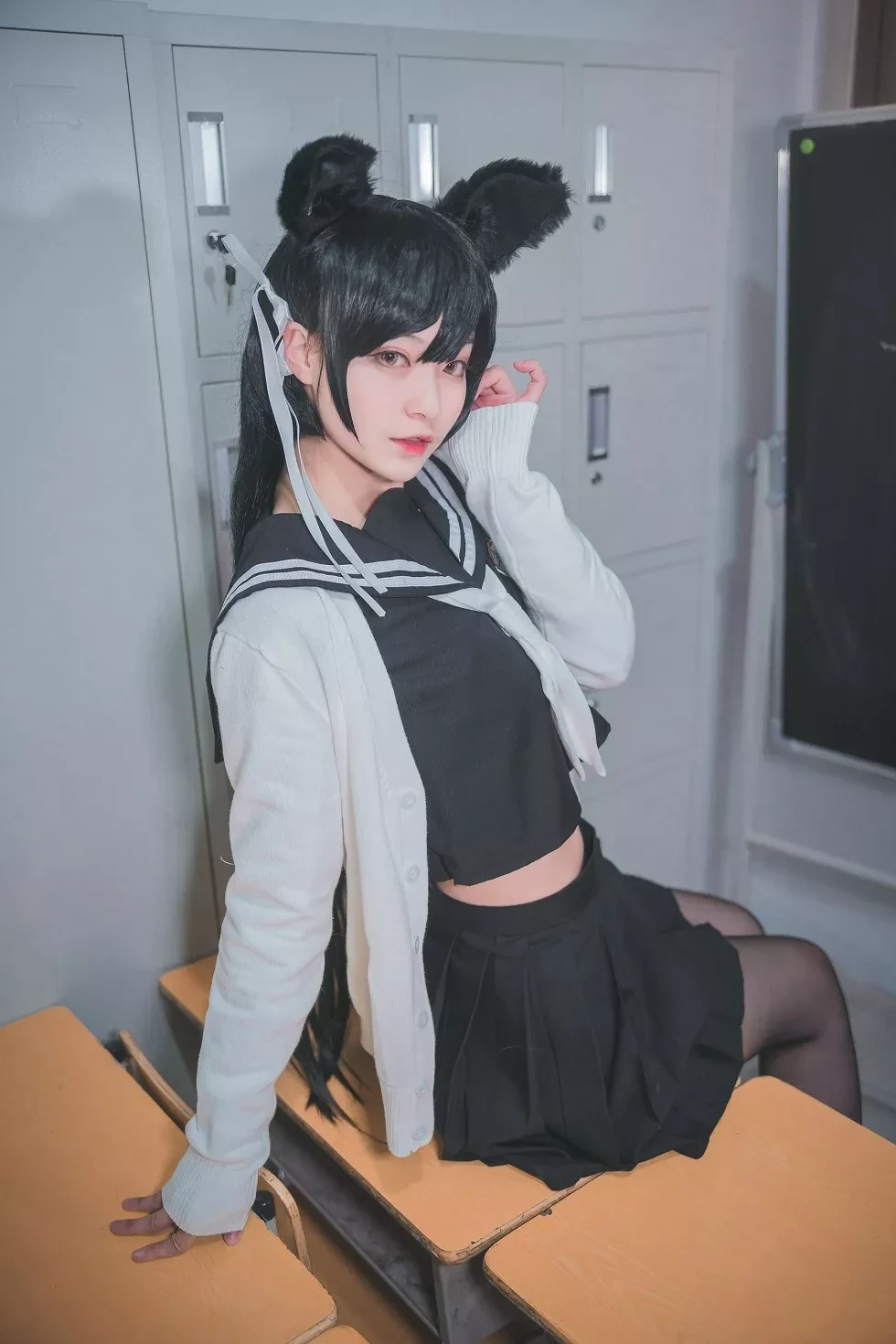 [Cosplay精选]动漫博主铁板烧鬼舞w爱宕系列JK制服 吊带蕾丝袜诱惑写真41P