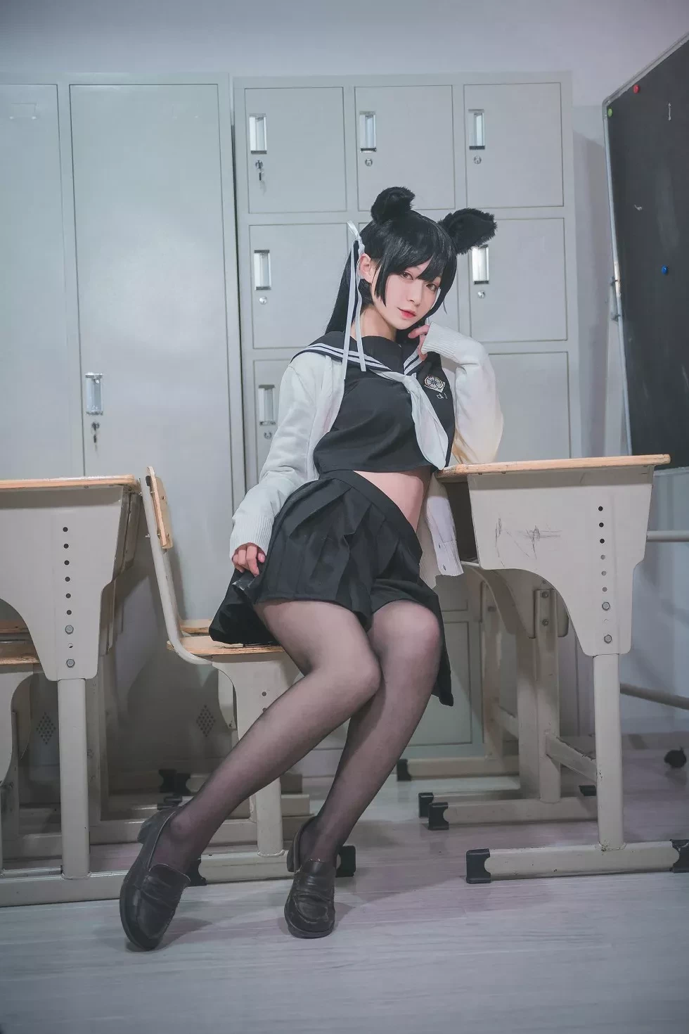 [Cosplay精选]动漫博主铁板烧鬼舞w爱宕系列JK制服 吊带蕾丝袜诱惑写真41P