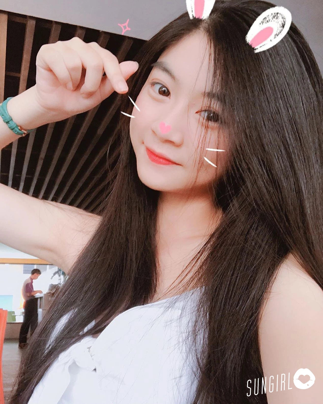 Nguyễn Bùi Nam Phương 越南女学生毕业照爆红