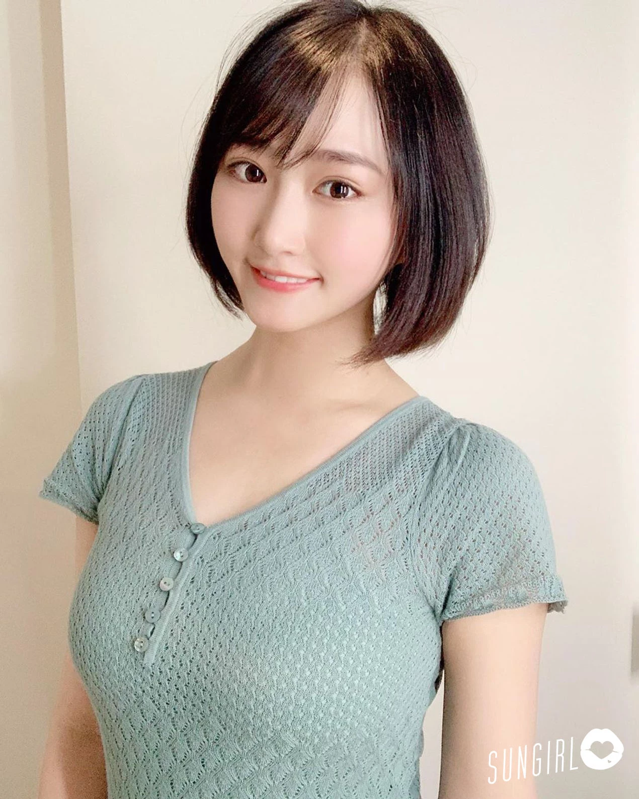 川瀬もえ 电玩直播主推出写真集 直接露出两颗雪乳！