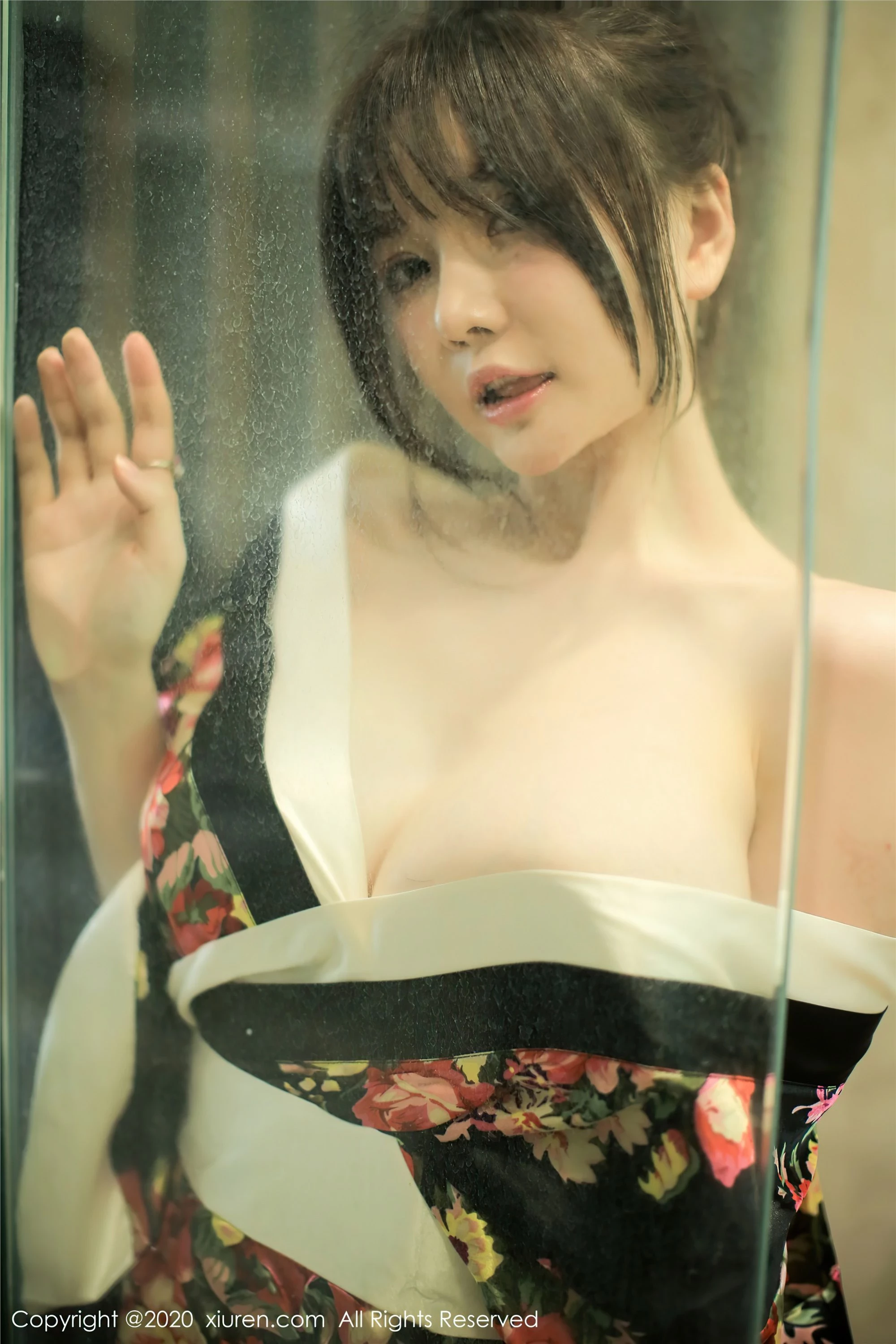 [Xiuren秀人网系列]2020.09.21 Vol.2581 糯美子Mini 完整版无水印写真[44P]