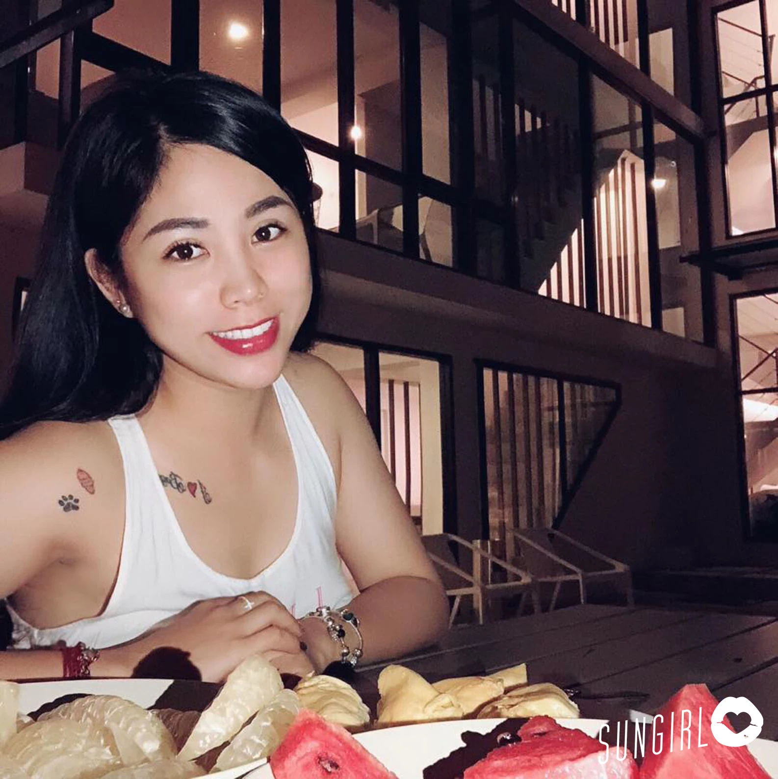 Võ Hồng Hạnh 越南美女空姐升级做机师 被传媒称为“越南最美女机师”