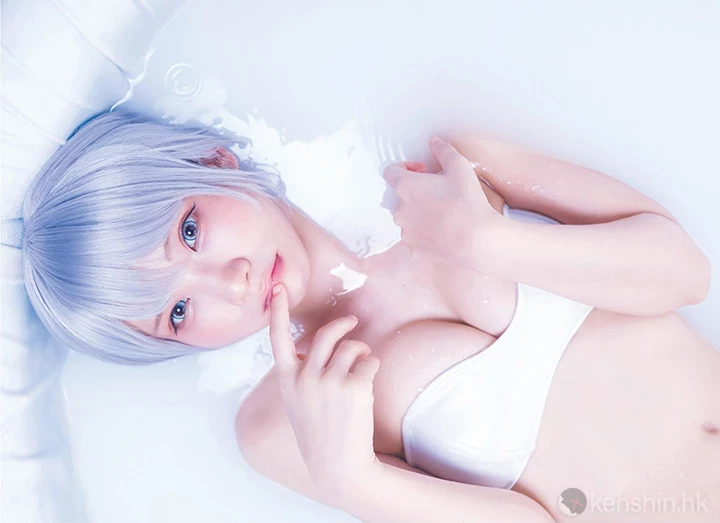 Enako以密集性感写真当上日本首席Cosplayer年收入3000万