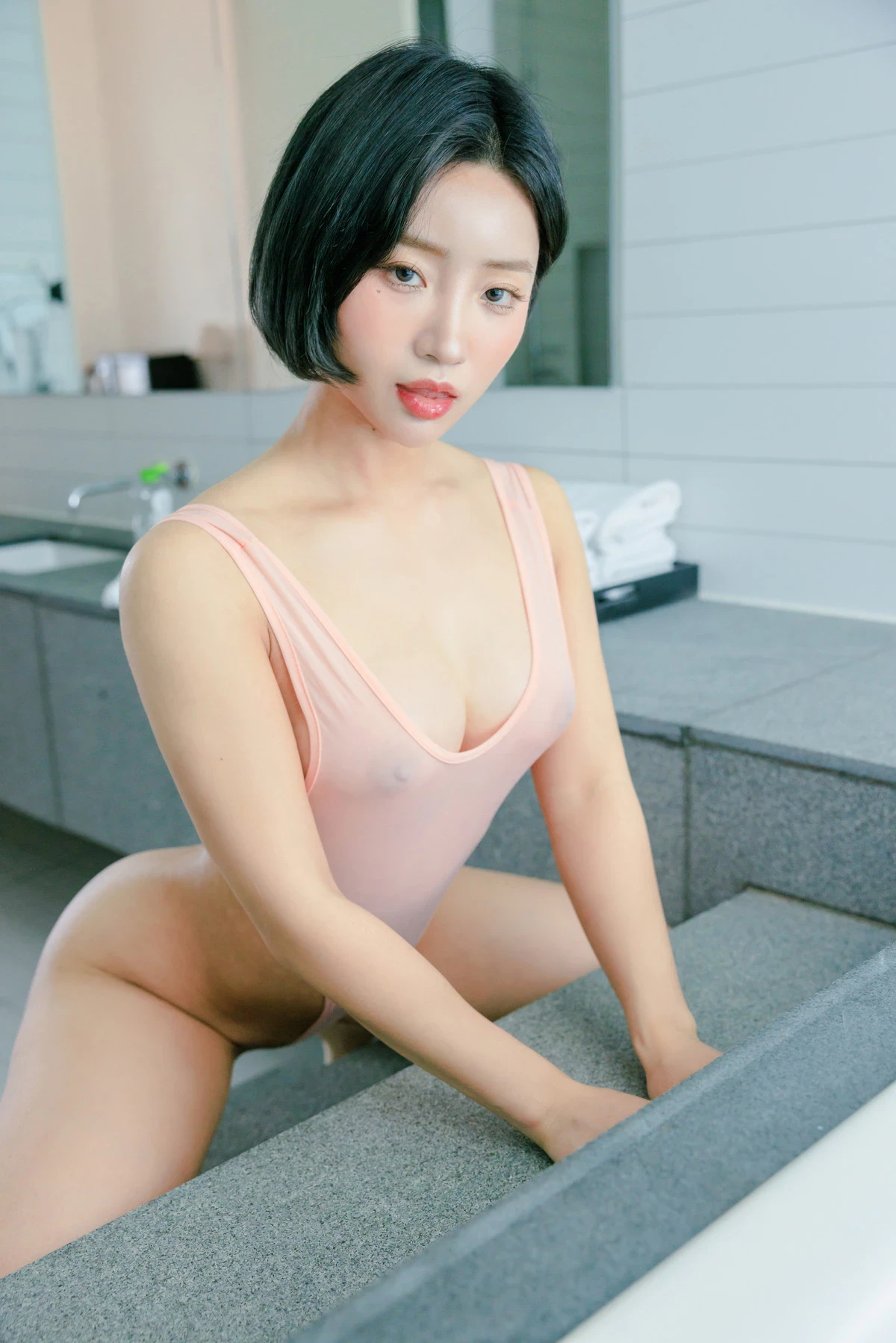 [Booty Queen] 纤细美腿瞬间征服腿控 火辣到极点 [85P]