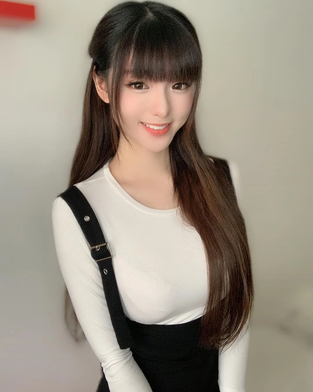 马来西亚巨乳美女 Amy 最爱穿紧身衣服 show 丰满好身材