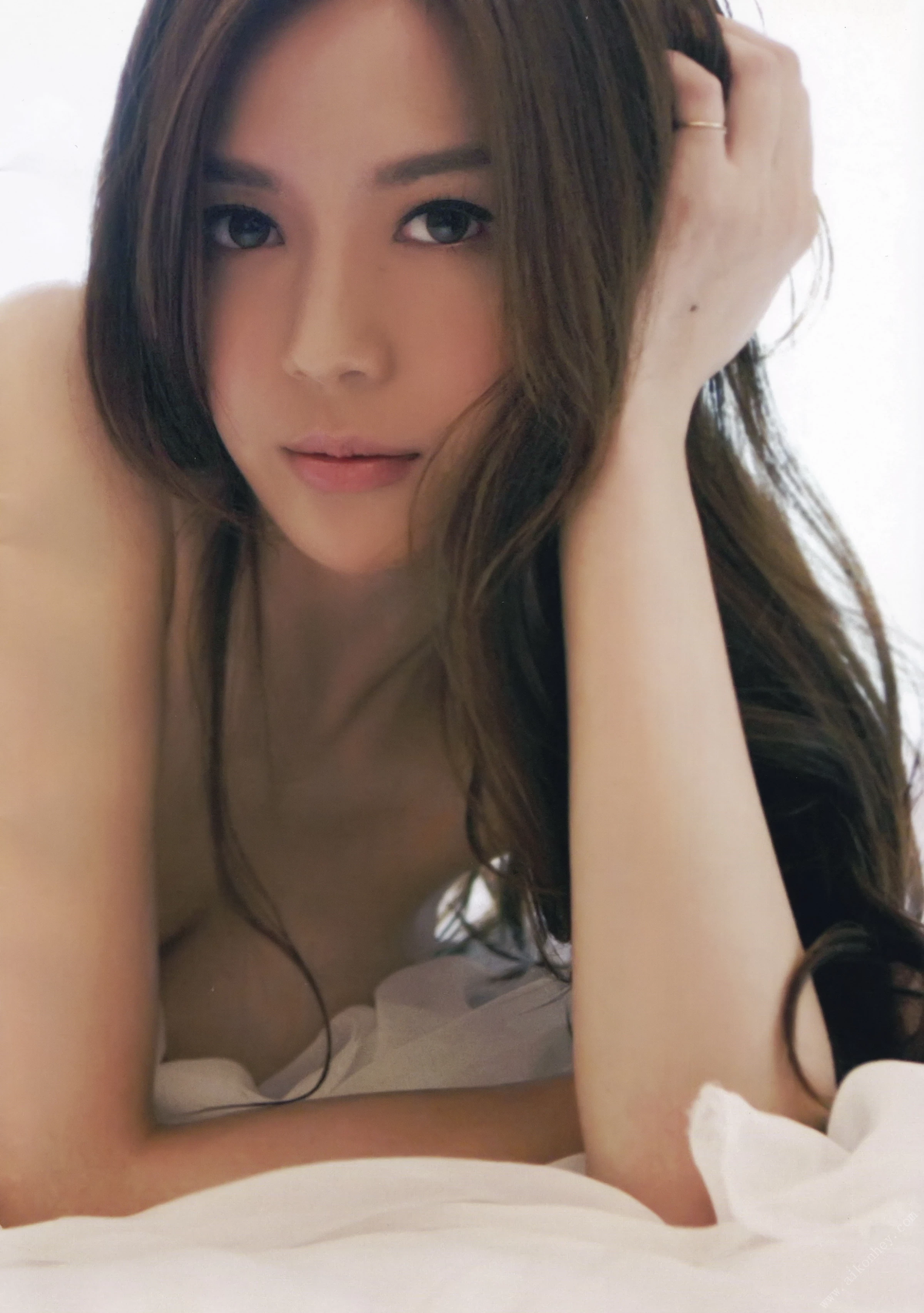 周伟彤[Photobook] Cica 写真集“Cica loves YOU！” [109P]