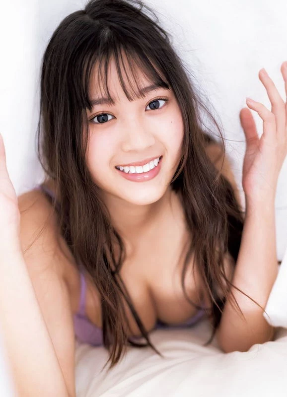 制コレ’20でグランプリに辉いた光野有菜[18] 彼女感あるランジェリー姿で布団の中か...