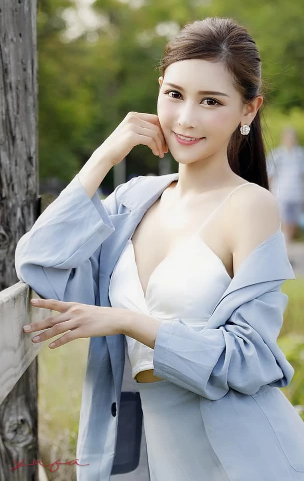 [网络收集]台湾美腿女郎-许惠玲 长腿美女外拍写真 [34P]