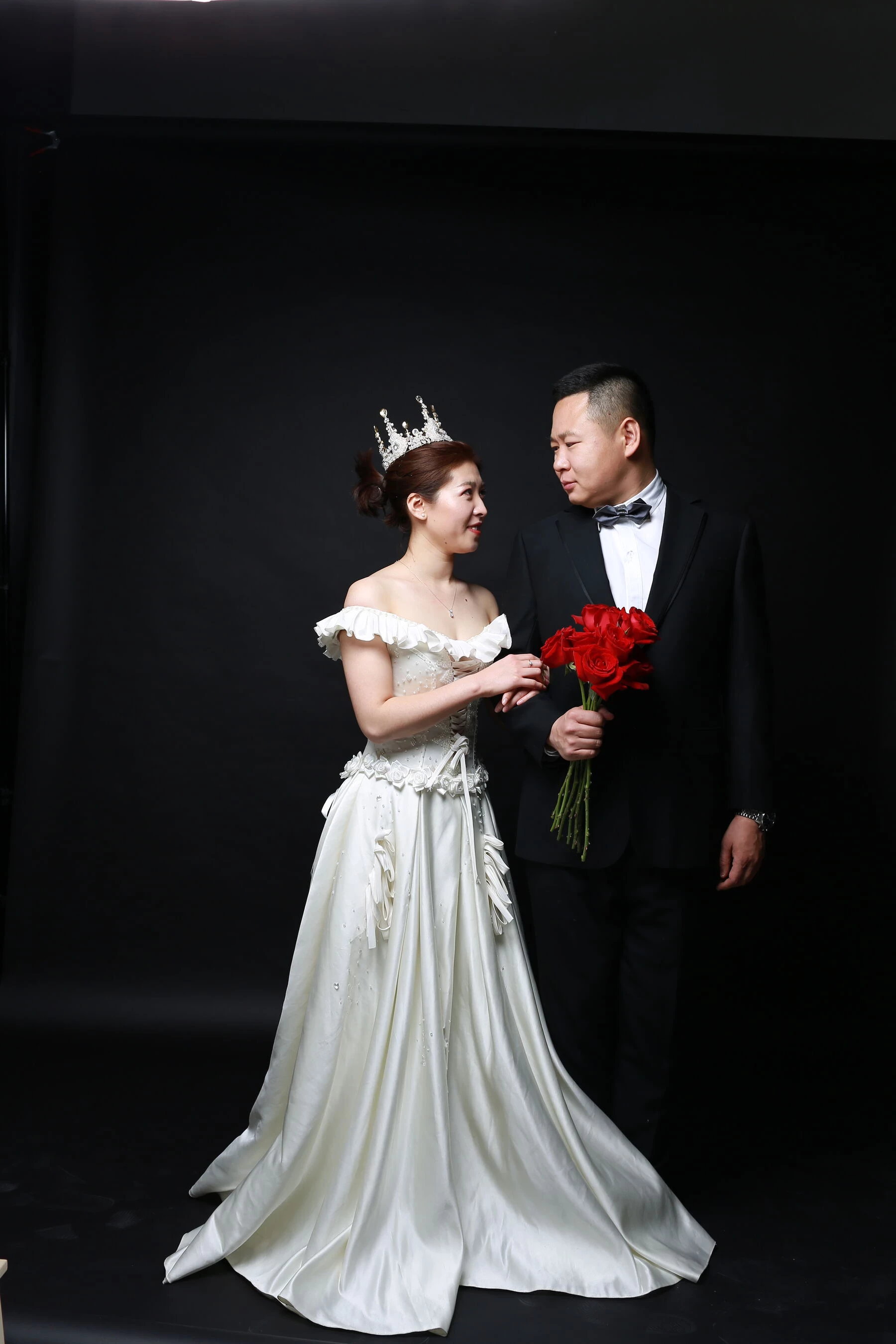 [Photo]小夫妻露点婚纱照 [575P]