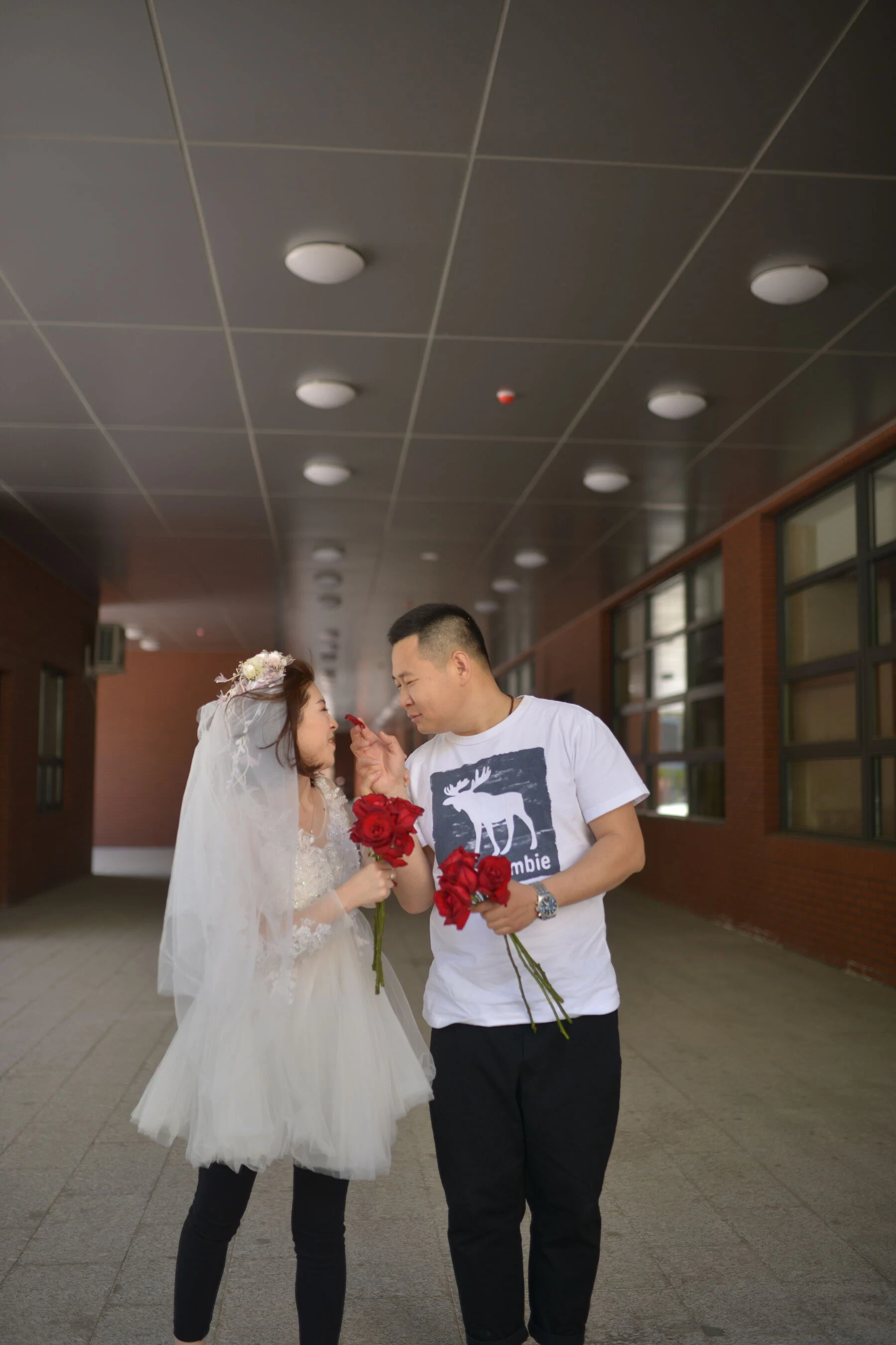 [Photo]小夫妻露点婚纱照 [575P]