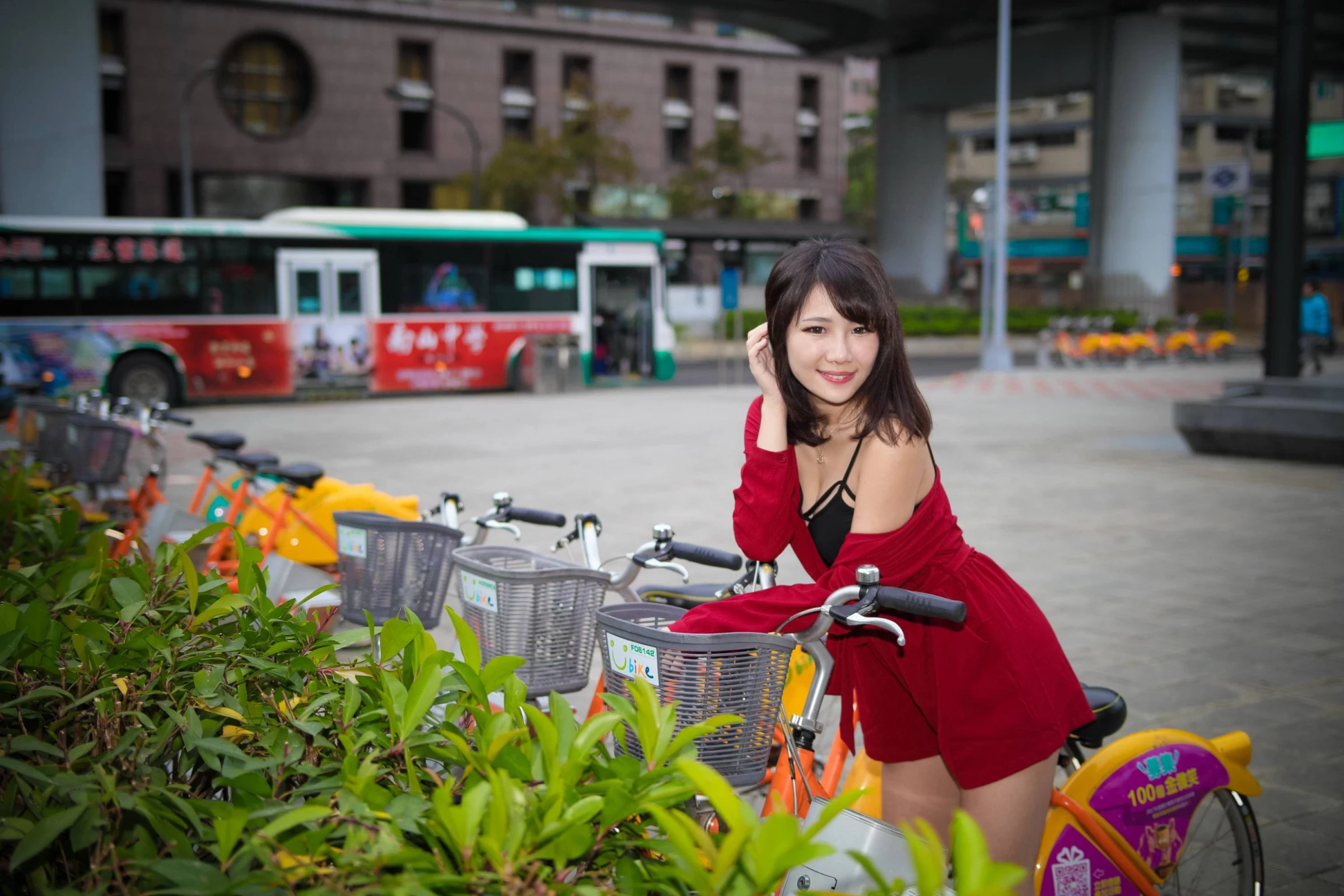 [美腿番外篇系列]长腿美模 熊熊儿 连衣短裤裙 高跟美腿旅拍[124P]