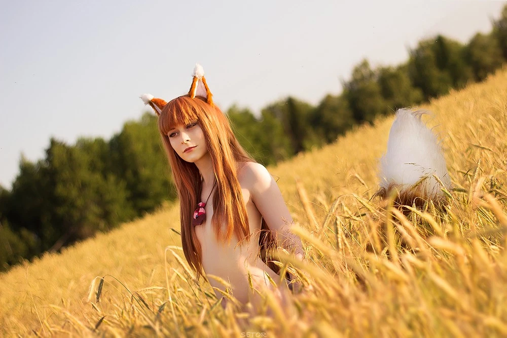 KyrieFox Holo cosplay