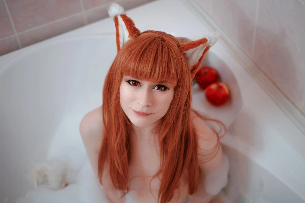 KyrieFox Holo cosplay