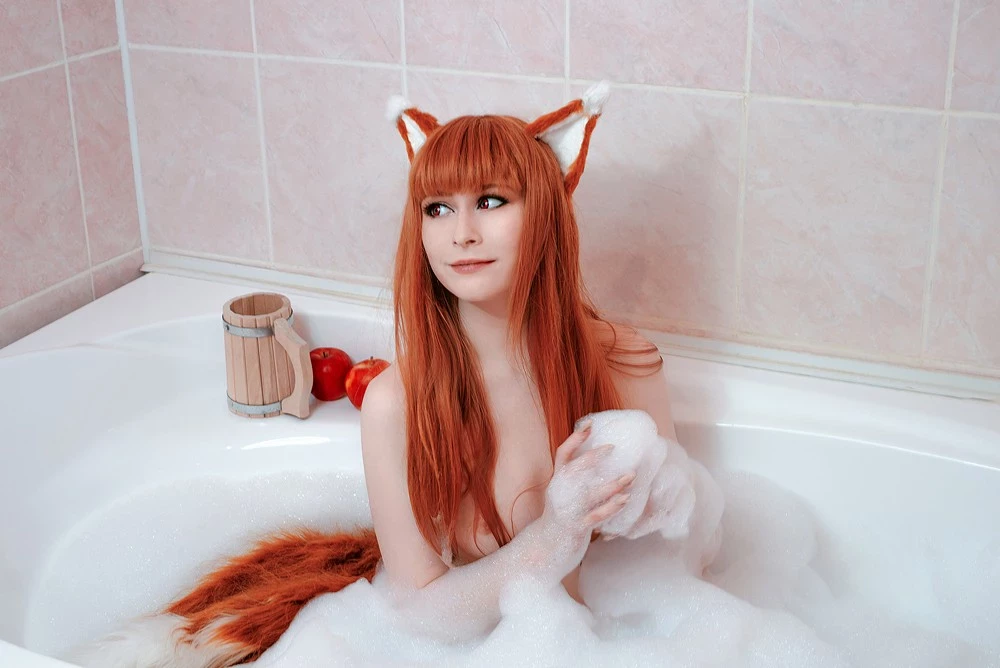 KyrieFox Holo cosplay