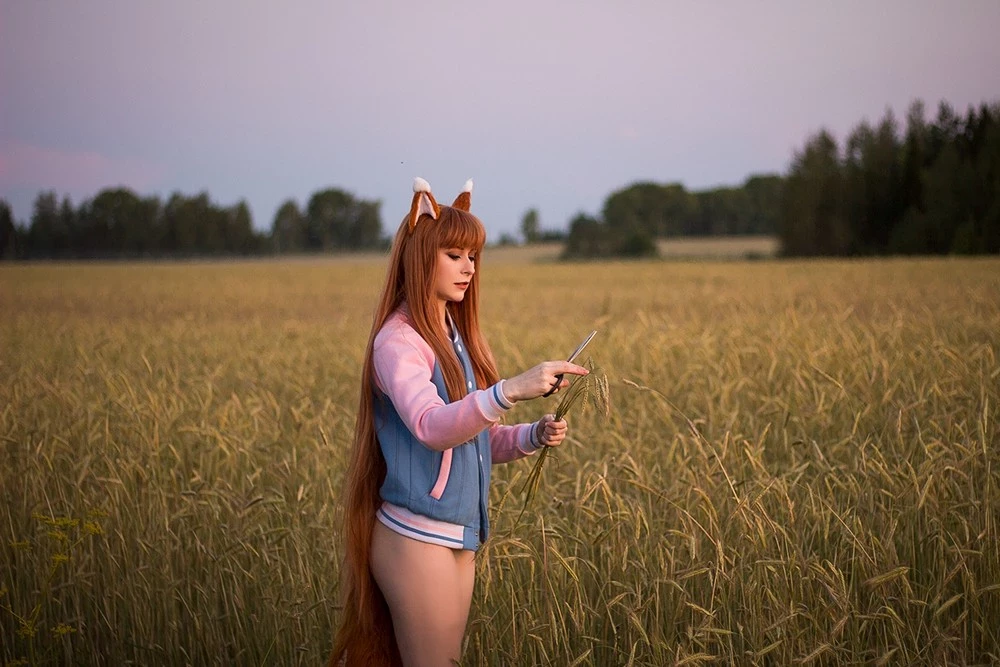 KyrieFox Holo cosplay