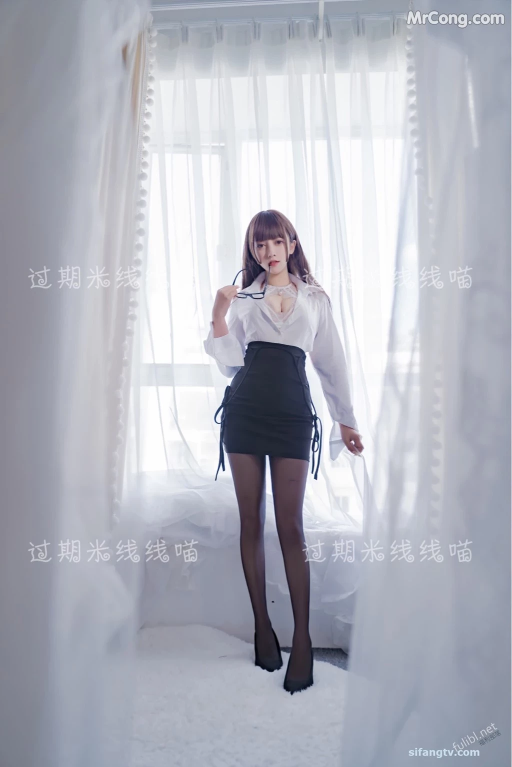 Coser @ 過期 米線 線 喵 OL 情慾 [24P]