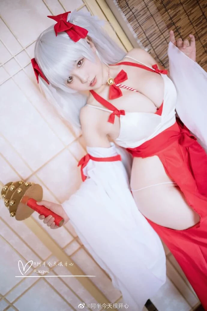 《碧藍航線》可畏性感巨乳巫女服Cosplay美圖[CN：阿半今天很開心] [8P]